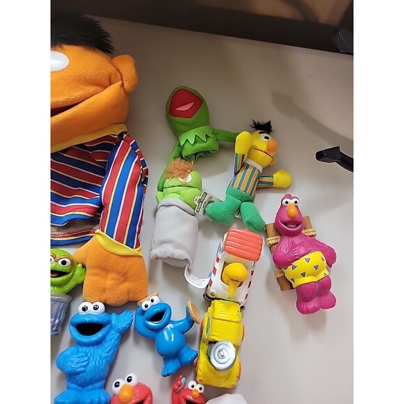 Sesame Street Ernie Puppet Mix lot Toys Elmo Oscar Grover etc... - Picture 6 of 6